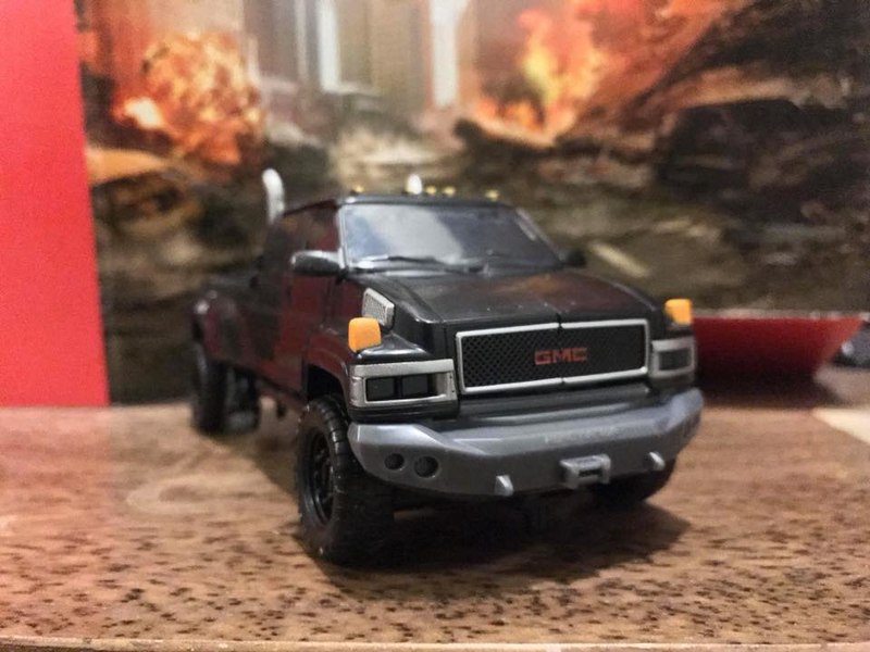 Out Of Box Studio Series Ironhide Images  (6 of 11)